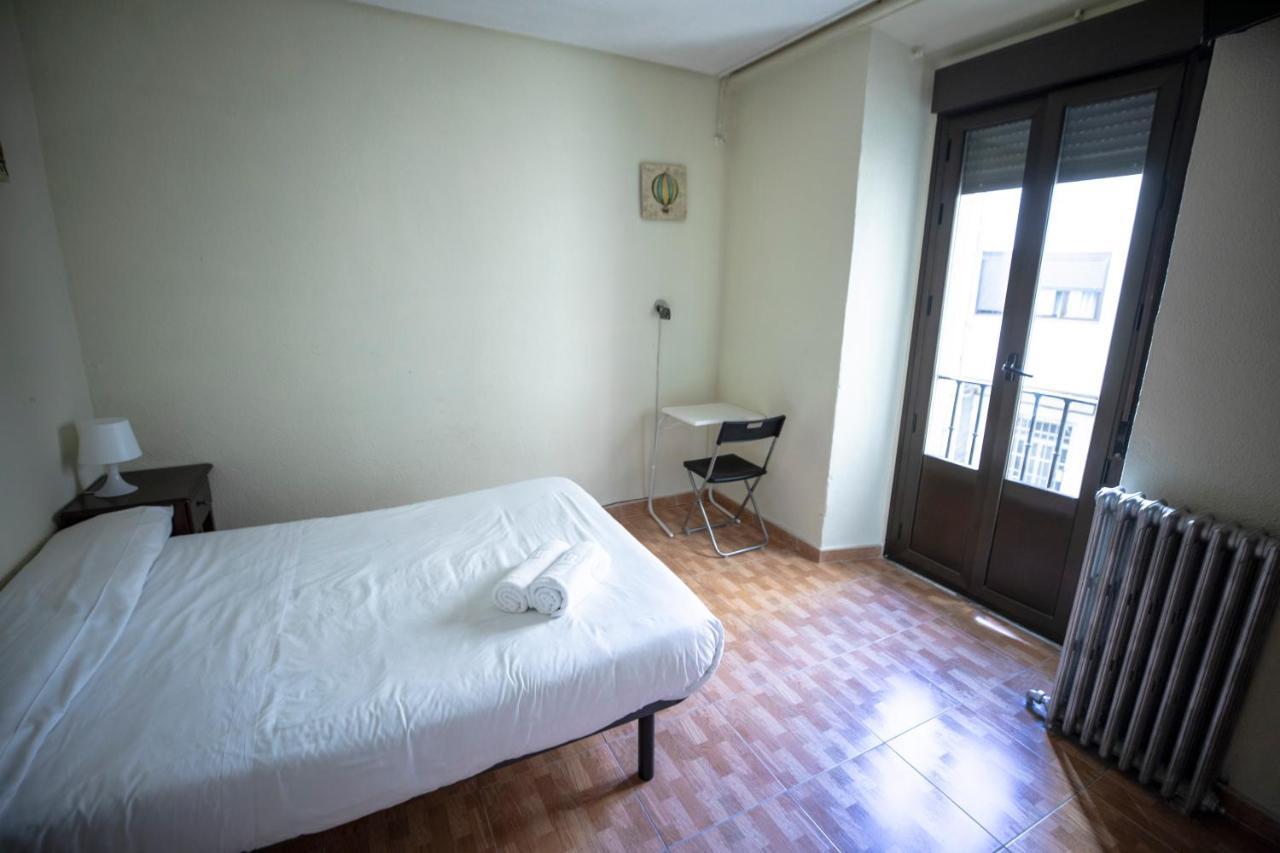 Hostal Los Perales Madrid Exterior photo