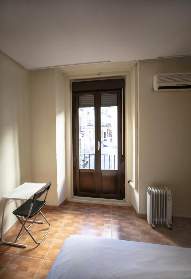 Hostal Los Perales Madrid Exterior photo A French window