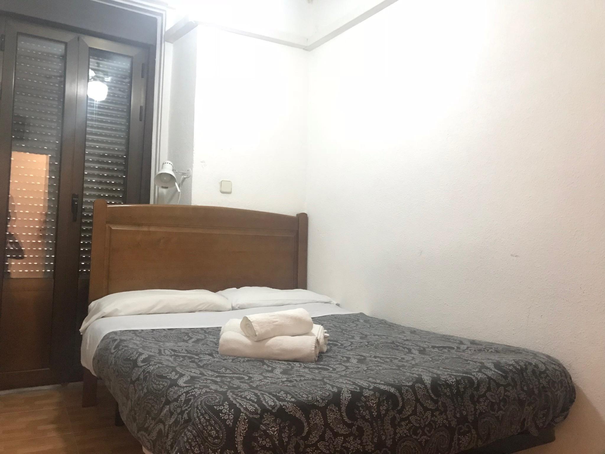 Hostal Los Perales Madrid Exterior photo A room at the hotel