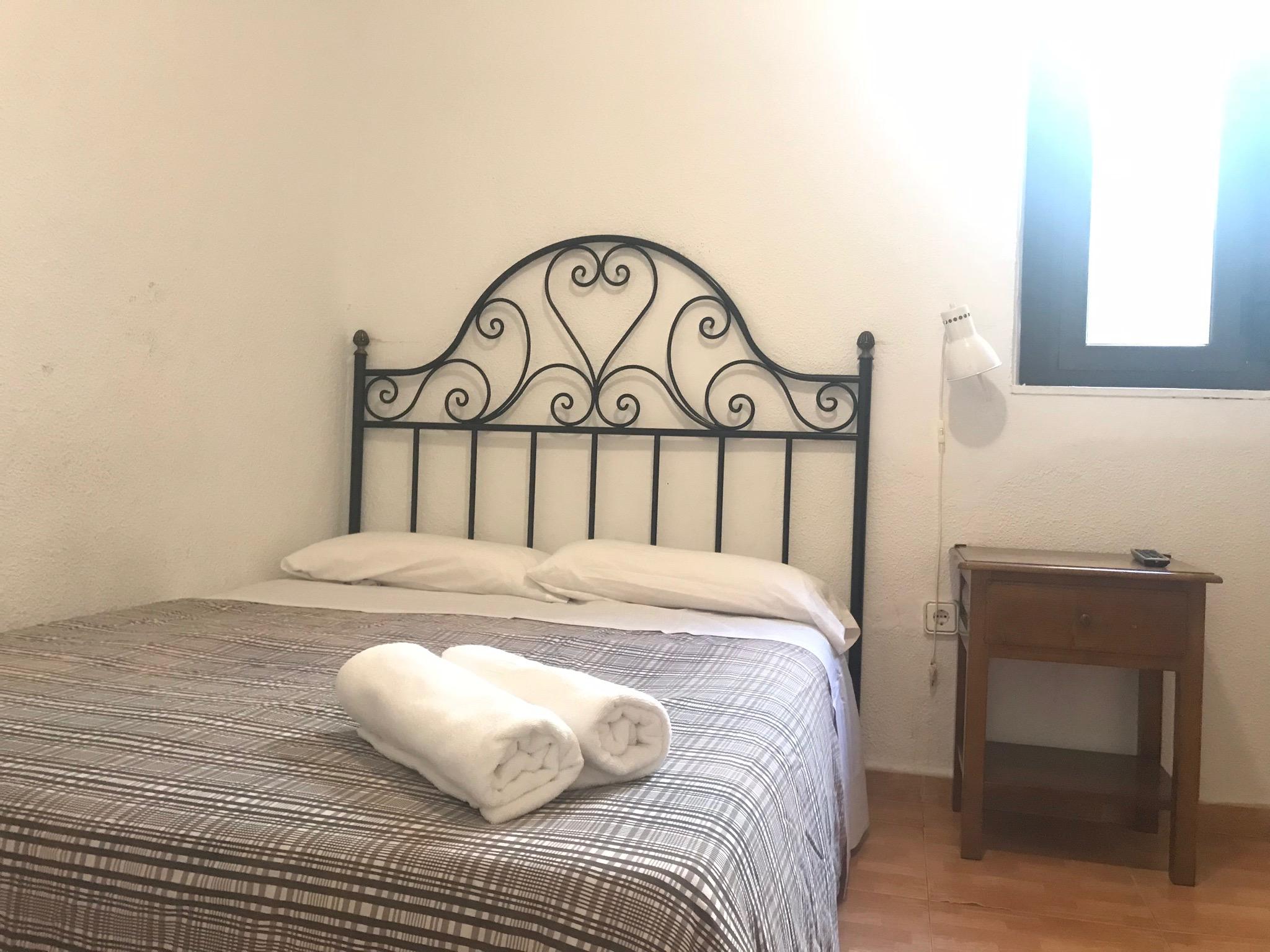 Hostal Los Perales Madrid Exterior photo A guest room at the hotel
