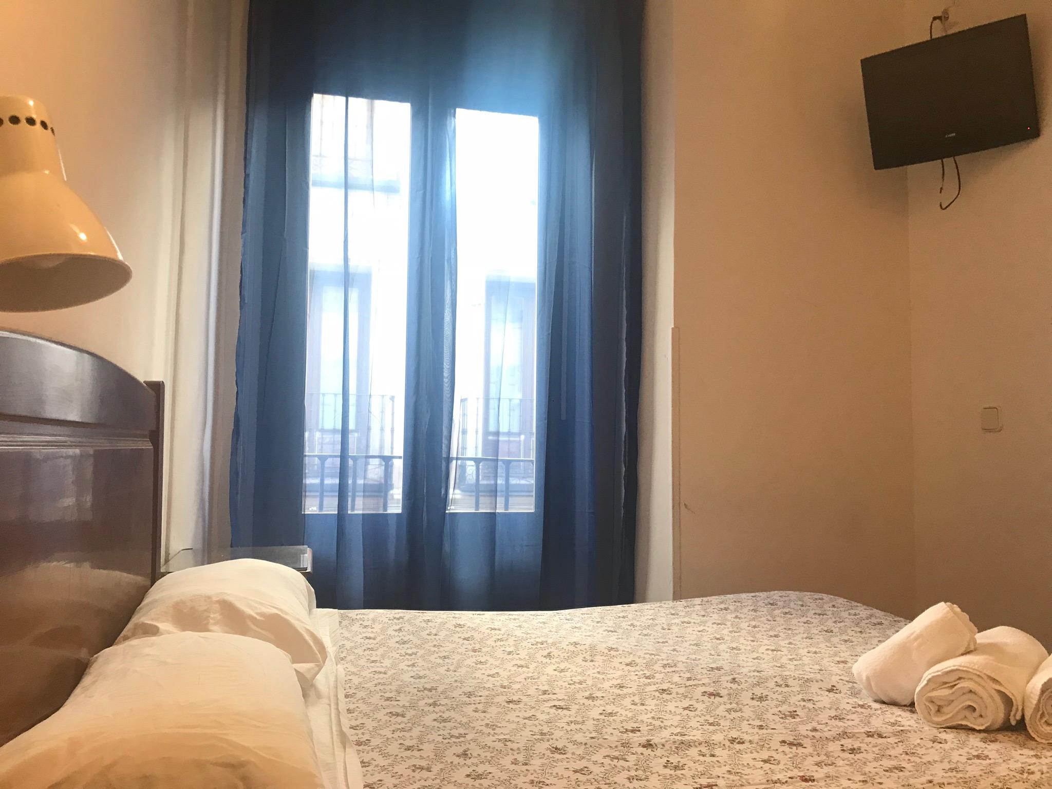 Hostal Los Perales Madrid Exterior photo A room at the hotel