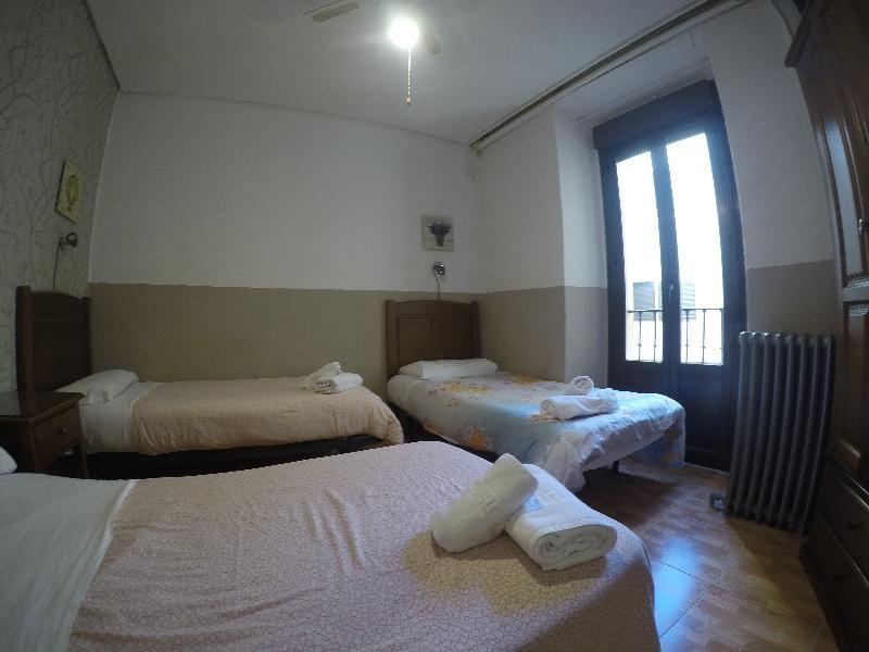 Hostal Los Perales Madrid Exterior photo A room at the hotel